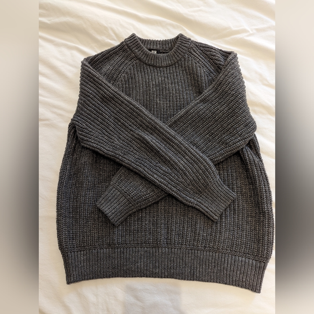 Uniqlo gray cable knit sweater wool look synthetic